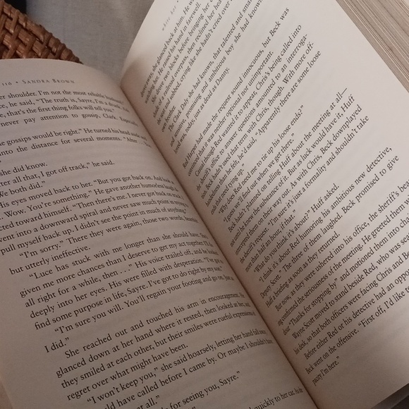 White Hot novel by Sandra Brown - Picture 3 of 4